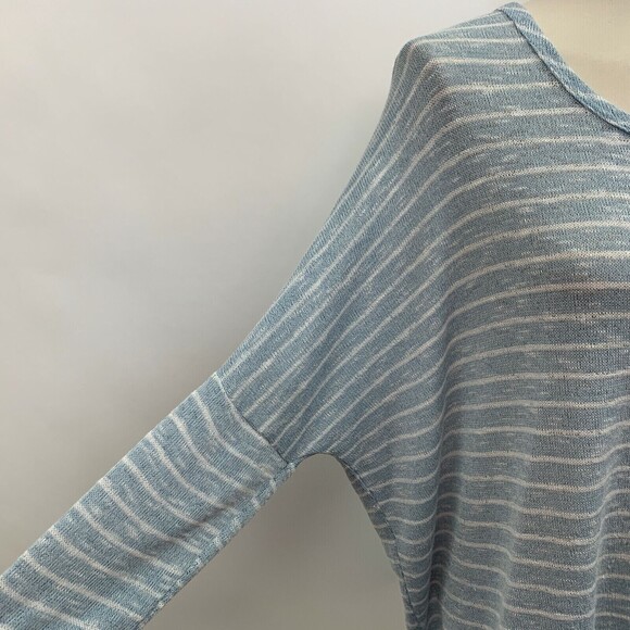 It's Our Time Women's Top X-Large Blue White Striped Buttons on Back - Picture 9 of 12